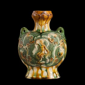 Chinese Tang Dynasty tri-colored double-handled flat pot