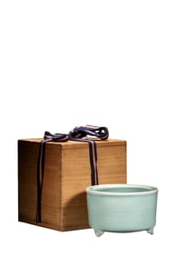 Southern Song Dynasty Longquan Celadon Tripod Censer