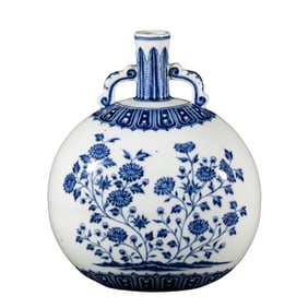 Blue and White Moon Flask with Chrysanthemum Design, Xuande Period