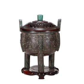 Western Zhou Bronze Ding with Taotie Pattern (Wooden Cover with Jade Knob)