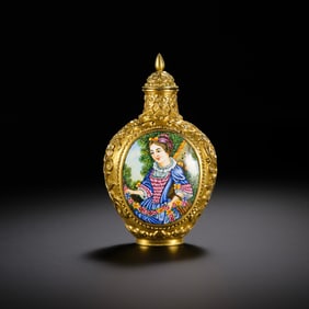 Imperial gold enamel snuff bottle (marked during the reign of Emperor Qianlong of the Qing Dynasty)