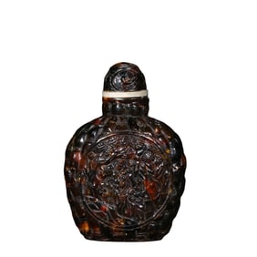 Amber Carved Snuff Bottle, Qing Dynasty