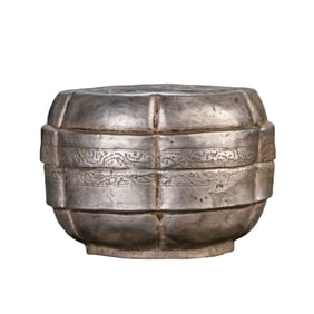 Liao–Jin Period Pure Silver Lotus-Petal Box