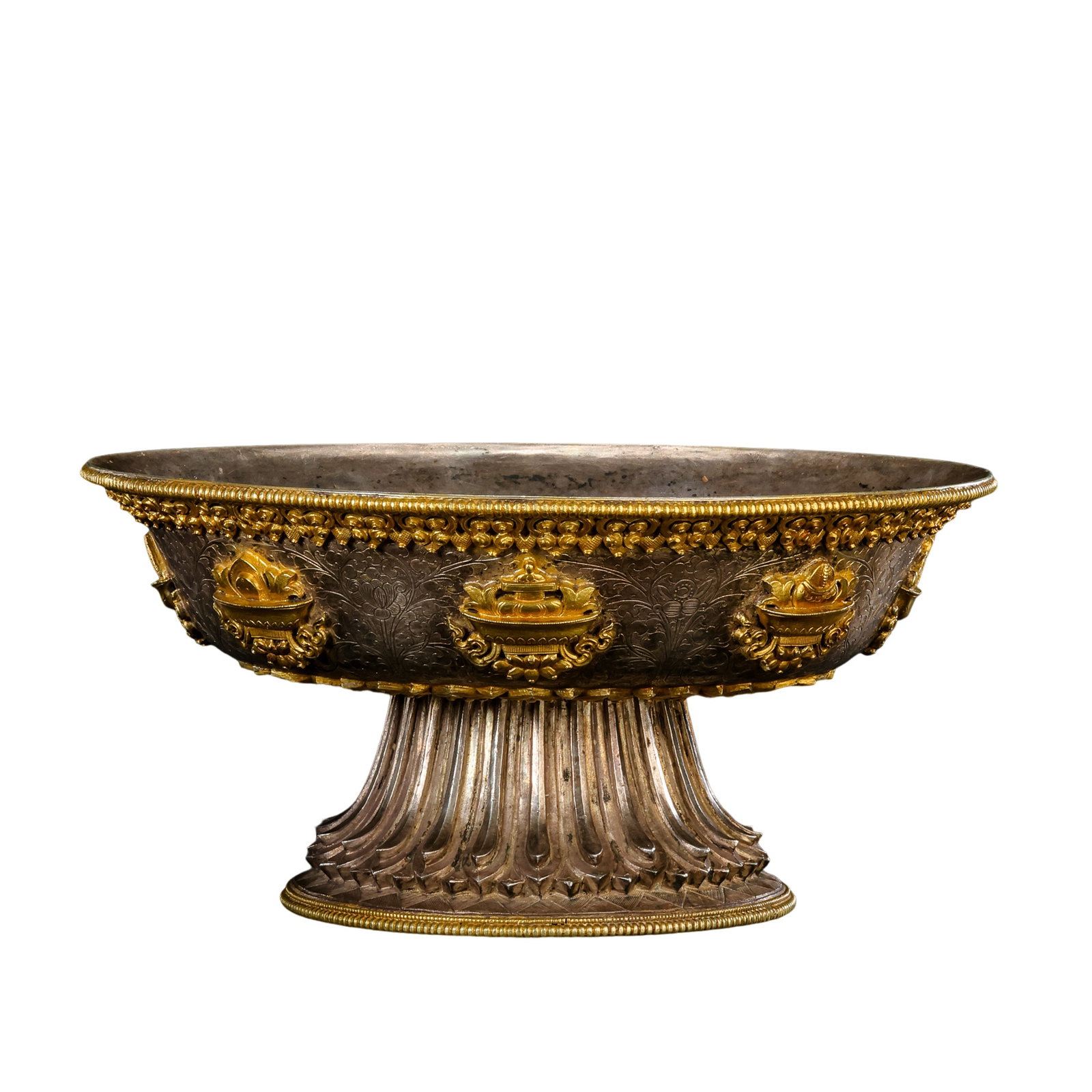 Parcel-Gilt Silver Stem Dish with Chased Decoration, Ming Dynasty: approx. 17.3 cm (6.8 in), Foot Diameter: approx. 9.9 cm (3.9 in), Height: approx. 8.8 cm (3.5 in), Weight: approx. 507.1 g, 14th–17th CenturyCondition & Provenance:?In good condition overall, with t