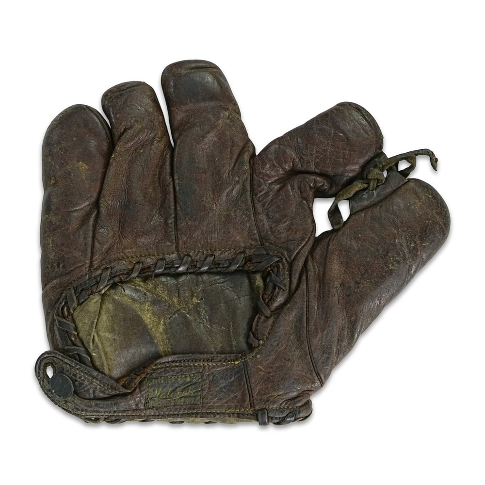 BABE RUTH SIGNED VINTAGE VOLOCK BASEBALL GLOVE (1 of 4)