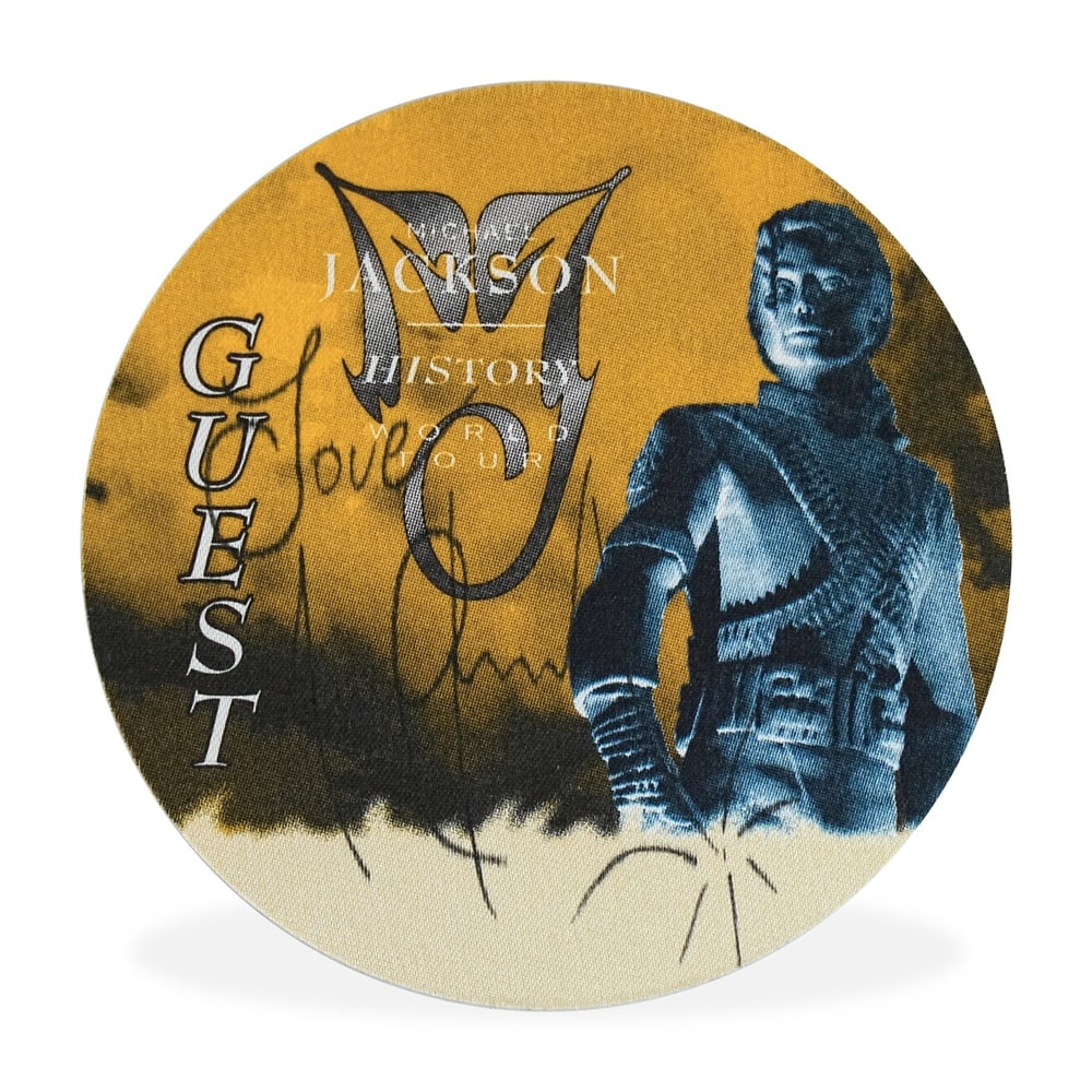 MICHAEL JACKSON SIGNED "HISTORY WORLD TOUR" BACKSTAGE GUEST PASS: Diameter 3 3/4 in (9.5 cm) Provenance and Authentication: According to the accompanying documentation provided by the consignor, the signatures have been examined with reference to multiple factors,