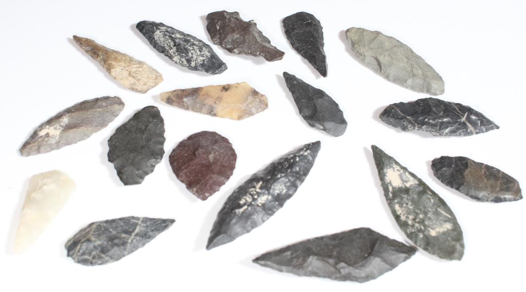 Lot of Neolithic Flint Arrowheads from Iberia: Lot of Neolithic Flint Arrowheads from Prehistoric Iberia