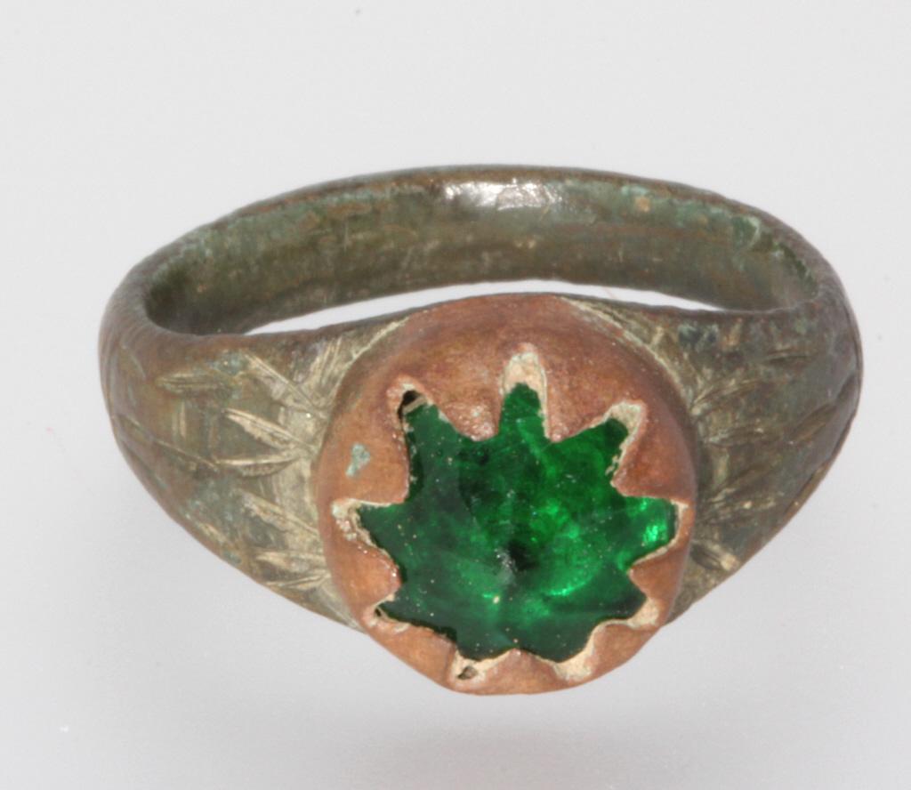 Post Medieval Bronze Ring Glass Stone Size 7.5 (1 of 13)