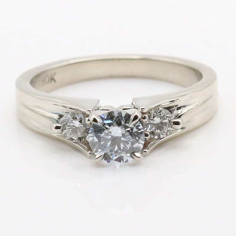 APPR $2500 Lab Diamond 10Kt Gold Ring (1 of 6)