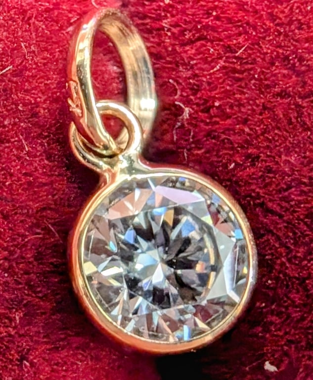 APPR $845 10K Gold 0.26G Lab Diamond 0.7ct Pendant (1 of 4)