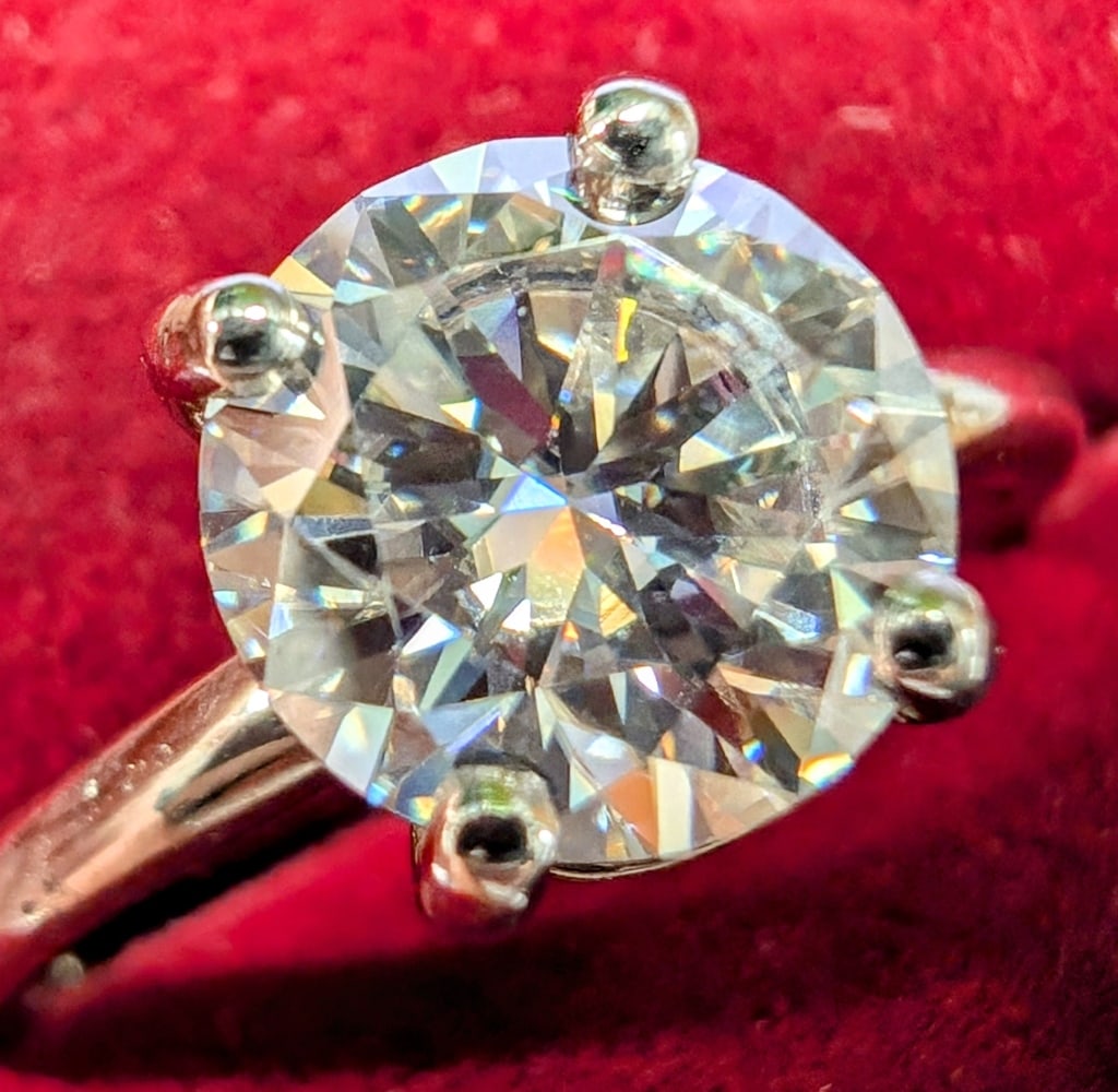 APPR $2340 14K Gold  3.58G Moissanite 2Ct Ring (1 of 5)