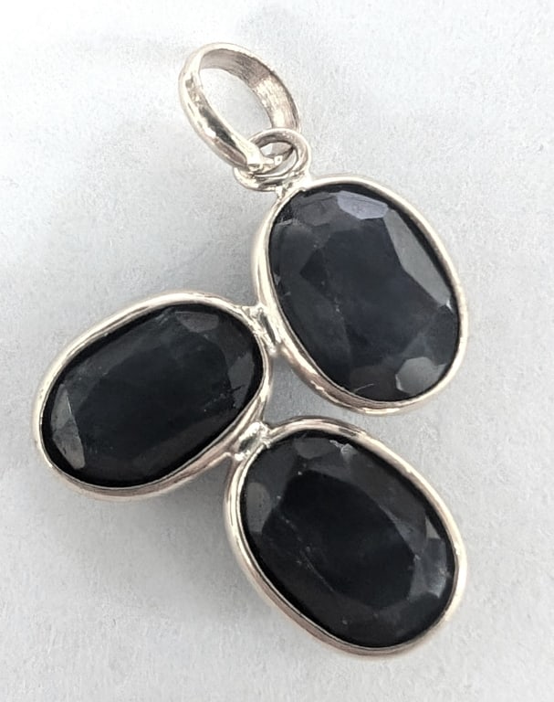 APPR $1000 10K Gold 1.08g SAPPHIRE 3.3ct PENDANT a: $1000 10K Gold 1.08g SAPPHIRE 3.3ct PENDANT appraised value $1000 110.00 300.00 10.00 BZ2386