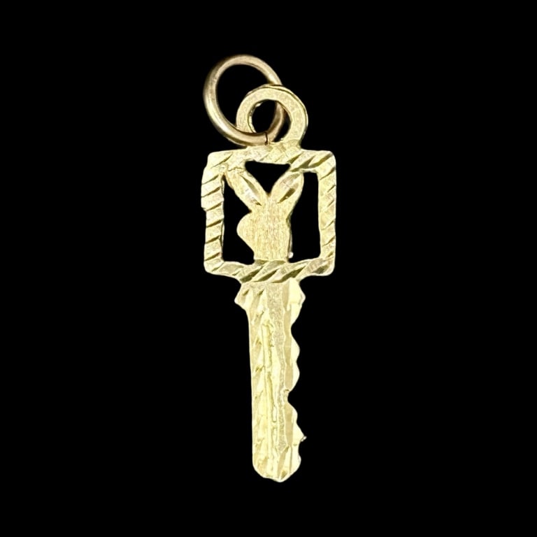 10K Gold Key With A Bunny Design Pendant Pendant 2: 10K Gold Key With A Bunny Design Pendant Pendant 2.8 g 26.4 mm 224822.00