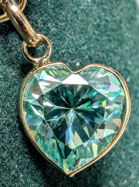 $700 10K Gold  1.9Ct Green Moissanite  Pendant (1 of 4)