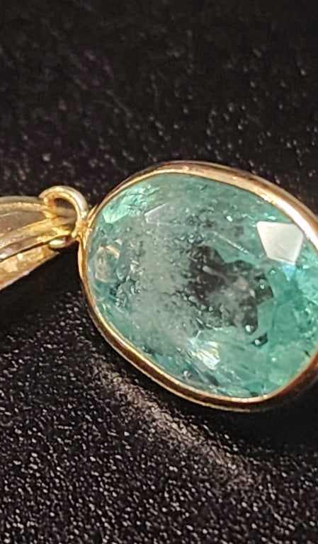 14K Gold Cplumbian Emerald(3.2ct) Pendant: 14K Yellow Gold Cplumbian Emerald(3.2ct) Pendant, Suggested Retail Value $2600 BZ1574-7 P1300 7