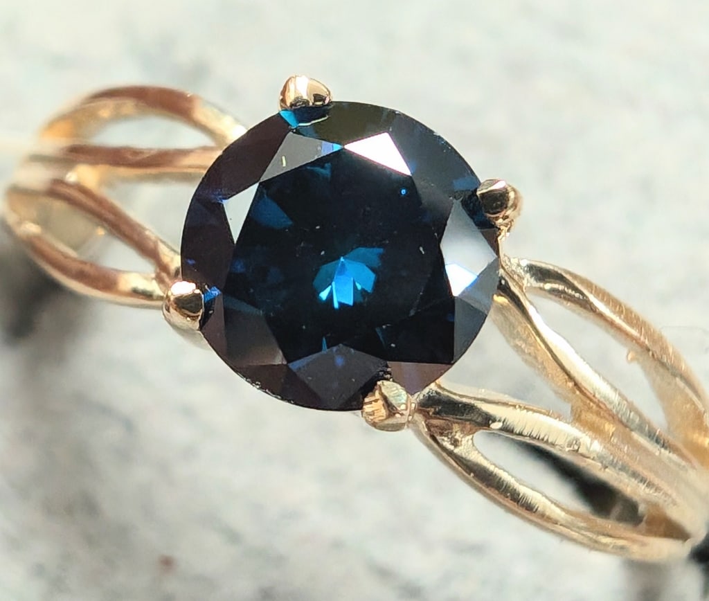 APPR $1825 10K 1.48G Lab Blue Diamond 0.6Ct Ring: 10K Yellow Gold 1.48G Lab Blue Diamond 0.6Ct Ring (~Size 5)(Ring is resizable for $40), Made in Canada, Appraised Retail $1825 44D