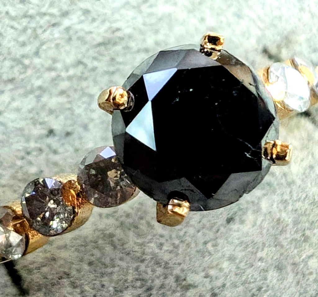 APPR $2835 10K Gold 2.15G Black White Dia 2ct Ring: APPR $2835 10K Gold 2.15G Black White Dia 2ct Ring Size 6.75 Appraised Value $2835 Ring Resizable For $50 0 2392.00 1.00 2000.00