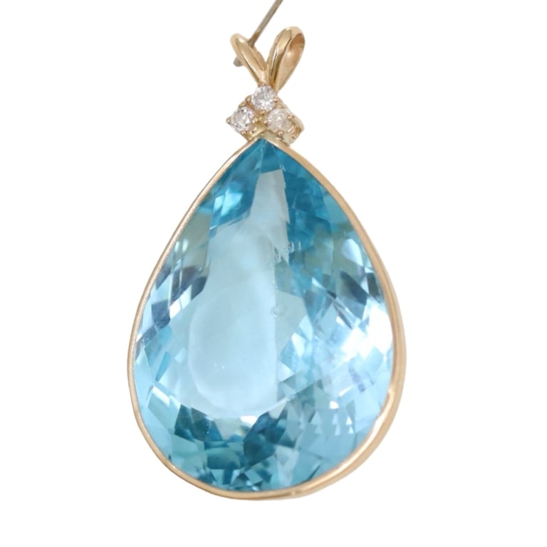 10K Yellow Gold Pendant 8.81g 39.9 Cts Pearl Blue: 10K Yellow Gold Pendant 8.81g 39.9 Cts Pearl Blue Topaz With 0.05 Ct Accent Diamonds 34 X 21mm