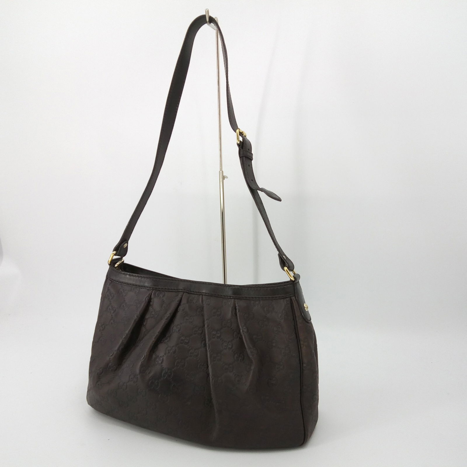 Gucci - Crossbody bag, Sukey, Guccissima, Textured (1 of 10)