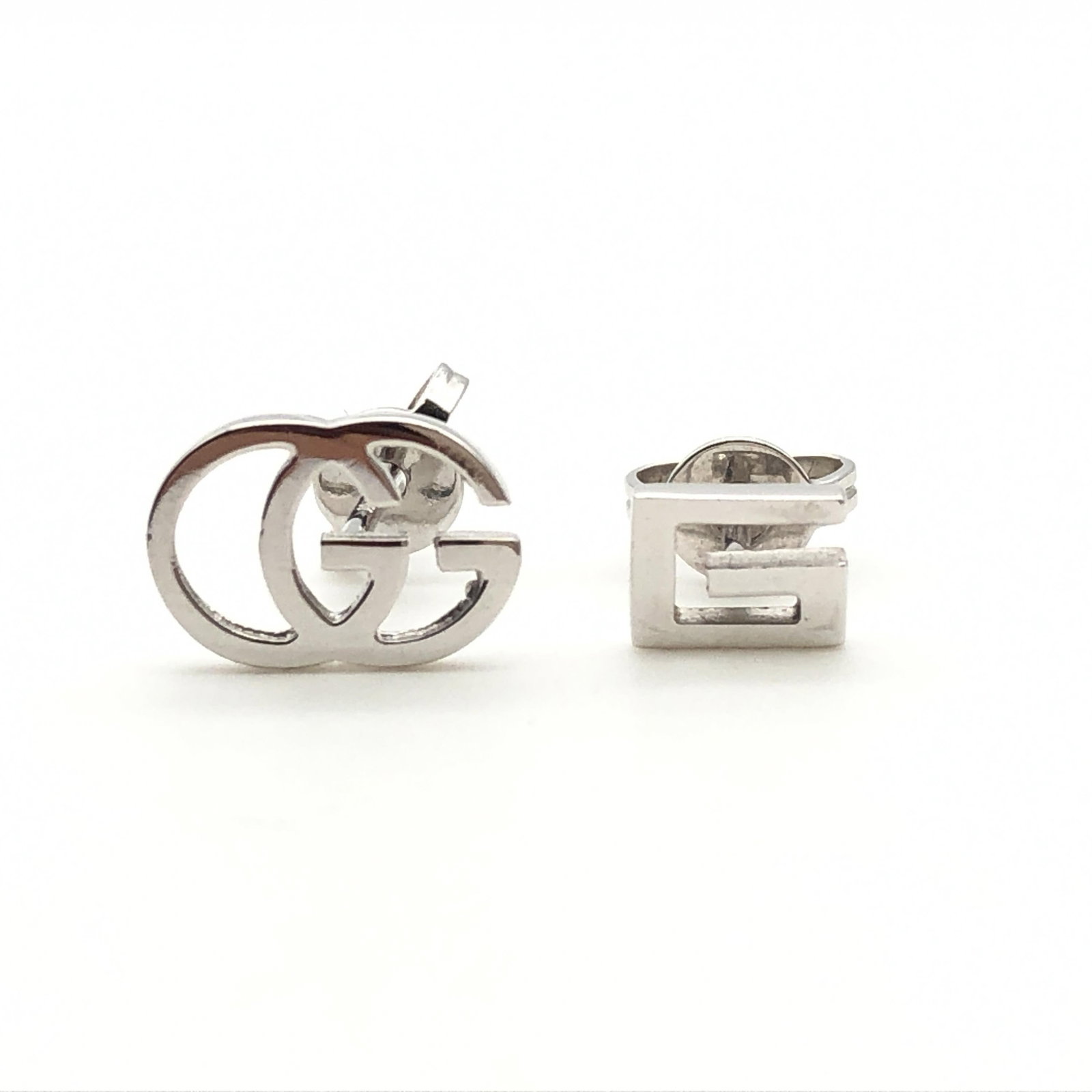 Interlocking G white gold earrings: Asymmetry G Logo Pierces, WG750, 1.5g