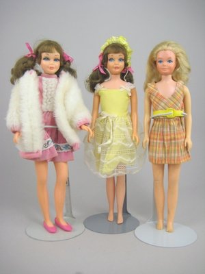 3 SKIPPERS IN DIFFERENT OUTFITS; 1 COMPLETE: Skipper with blonde hair, bendable legs (left foot shows lg. cut, marks on legs), wearing 'Growing up Fashion' (#9024). Complete except for shoes and book. Brunette Skipper, straight legs, eyelashes w