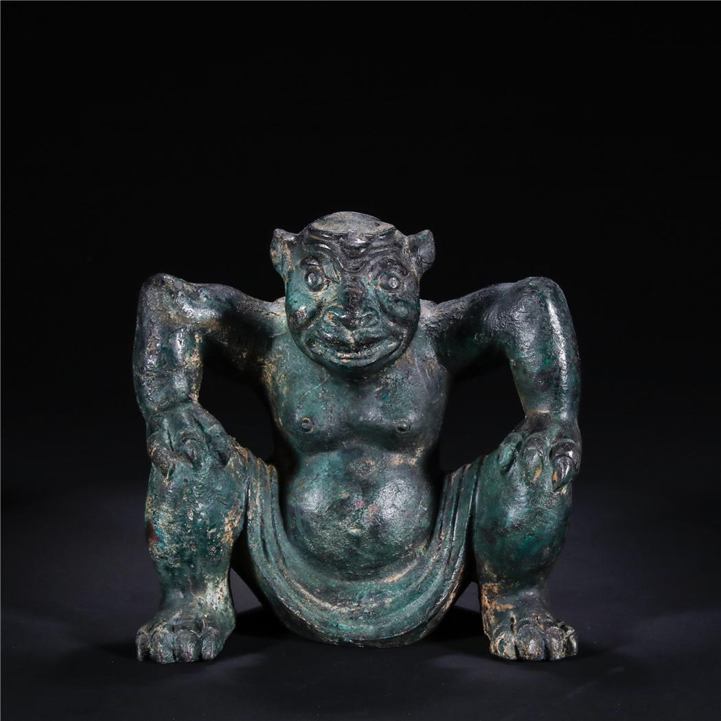 MING Dynasty, Bronze statue of a warrior.: MING Dynasty, Bronze statue of a warrior.Height 16 cm, Width 16.3 cm, Weight around 1150 g.Partly copper rust.
