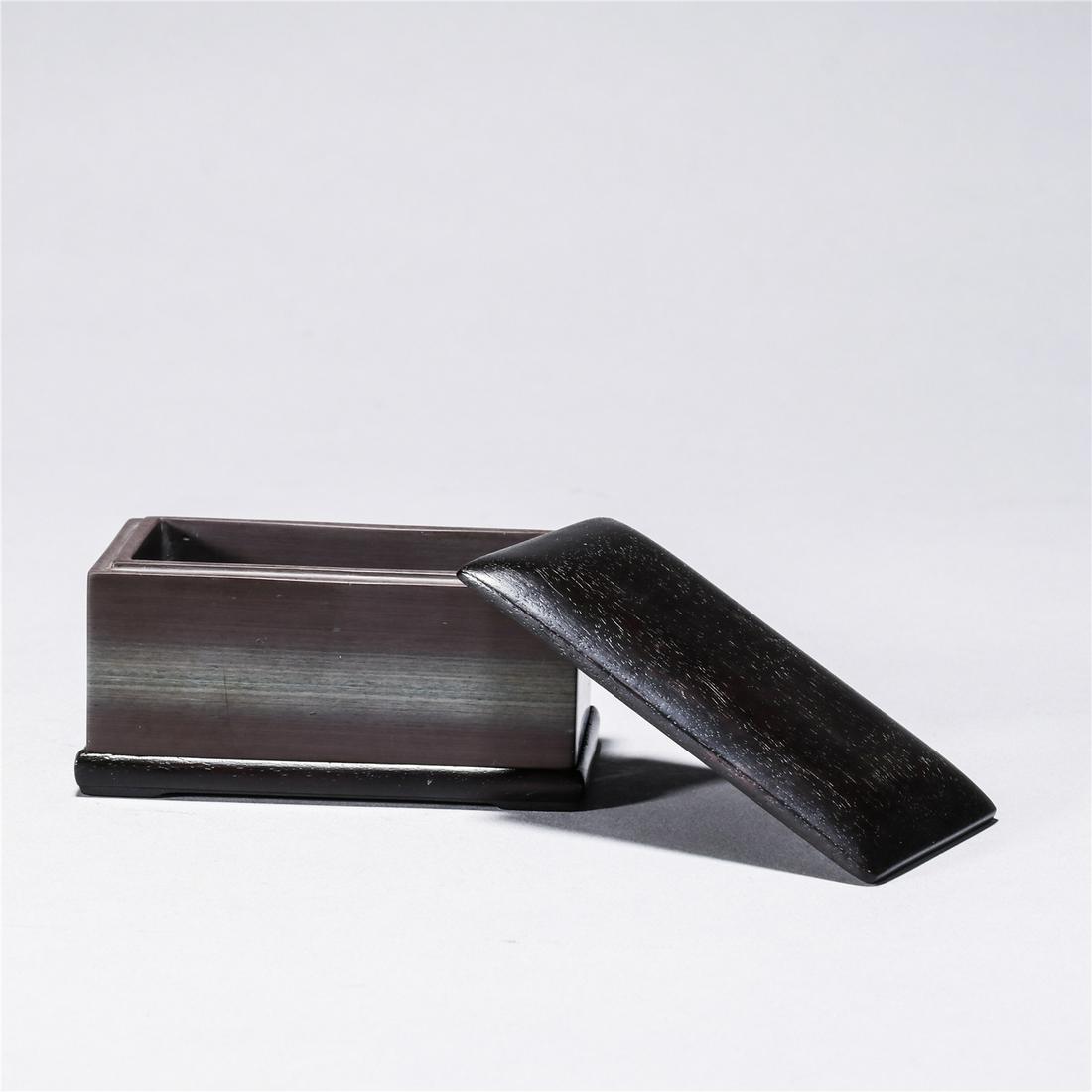 Song hua stone carved ink box, WANG XING SHAN FANG mark: Song hua stone carved ink box, WANG XING SHAN FANG mark.Natural used wearing.Overall height 4.7 cm, Height 3.7 cm, Length 8.8 cm, Width 5.3 cm.