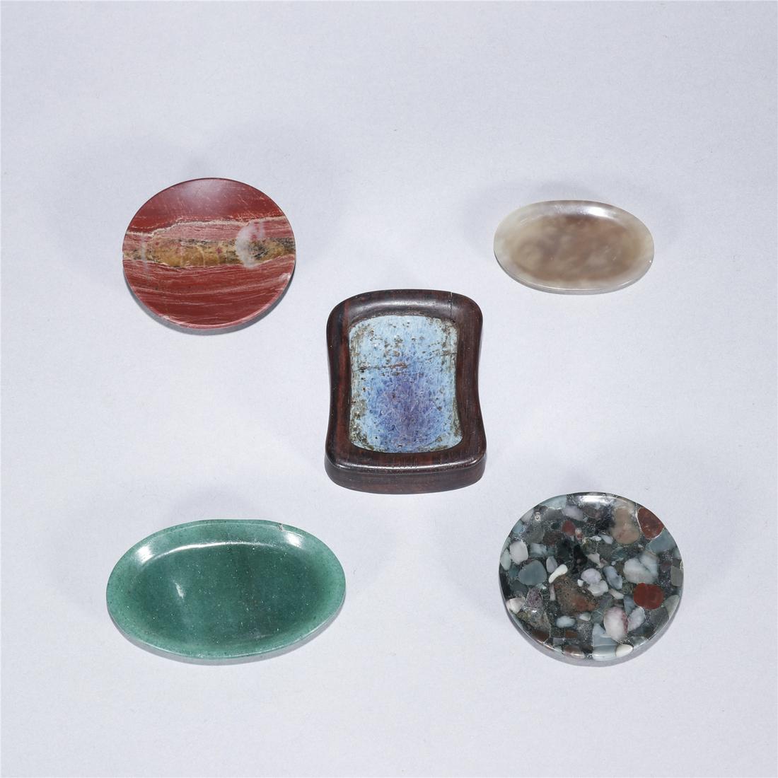 A set of 5 pieces snuff dishes (1 of 12)