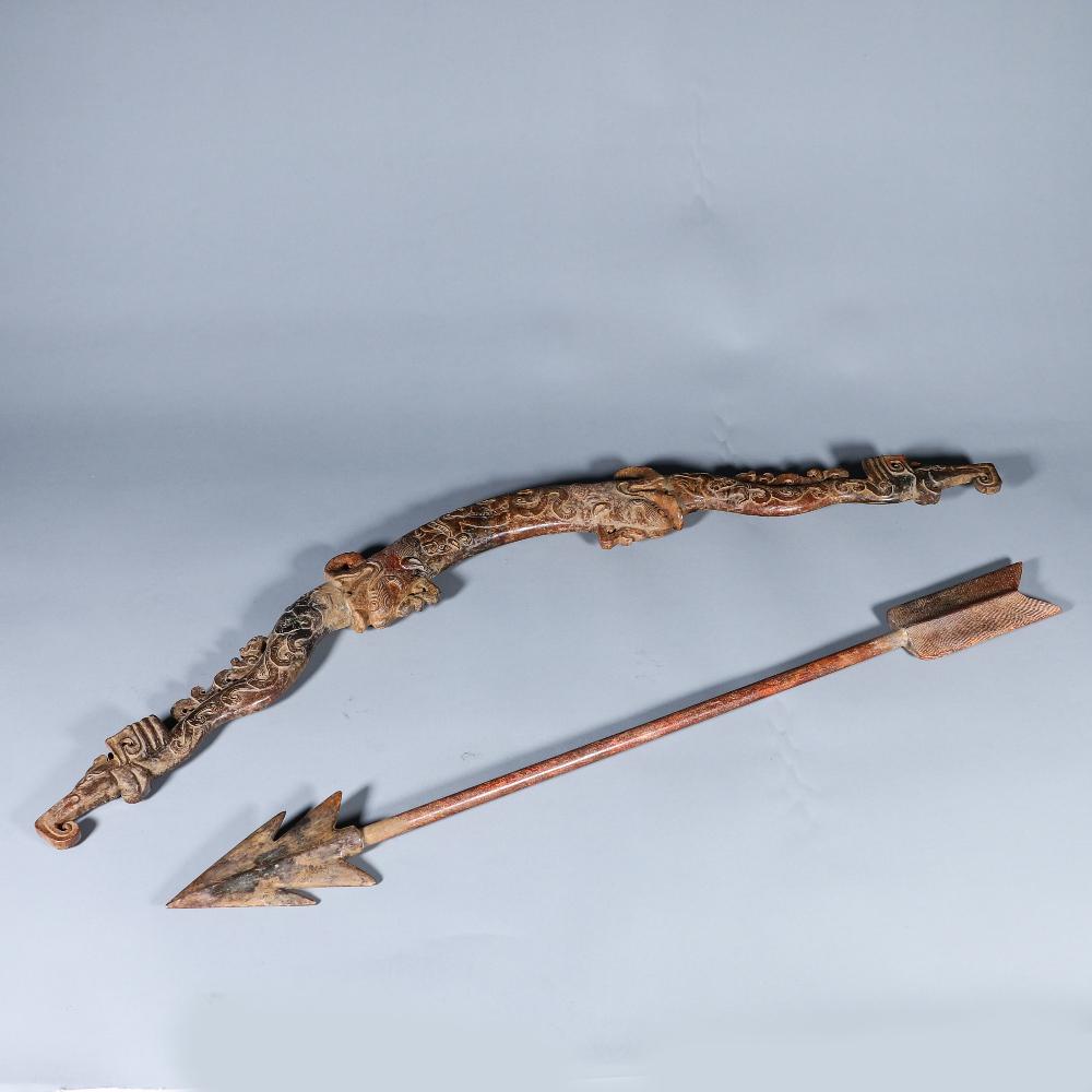 A set of dragon bows and arrows of hetian jade: 61cm*53.5cm/1.04kg