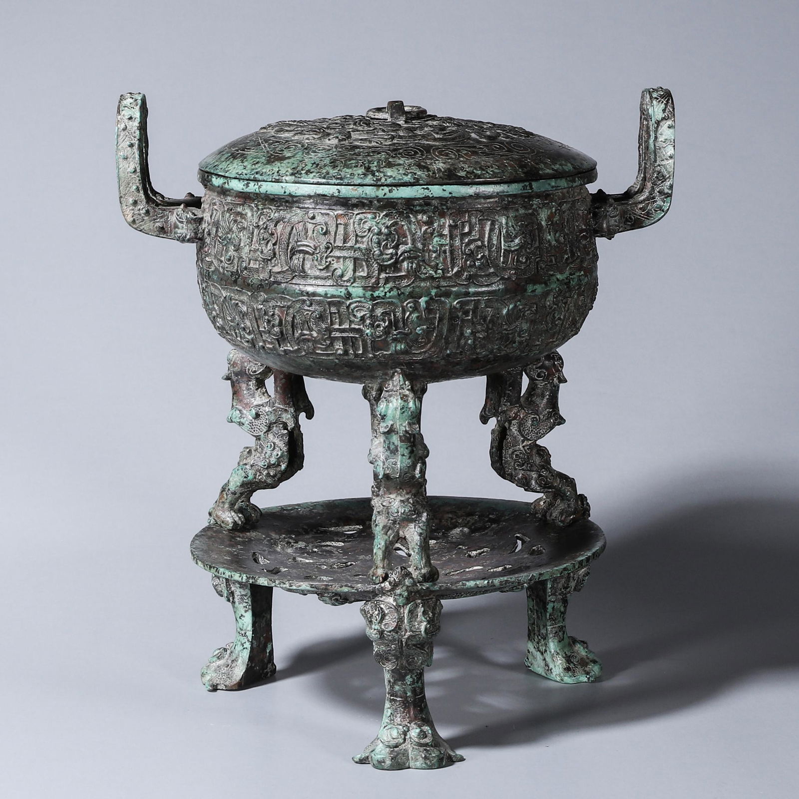 A dragon patterned three-legged bronze vessel (1 of 11)