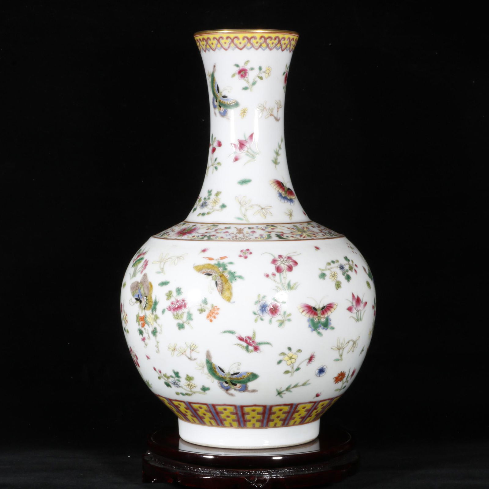 chinese famille rose porcelain butterfly pattern vase: H 43cm