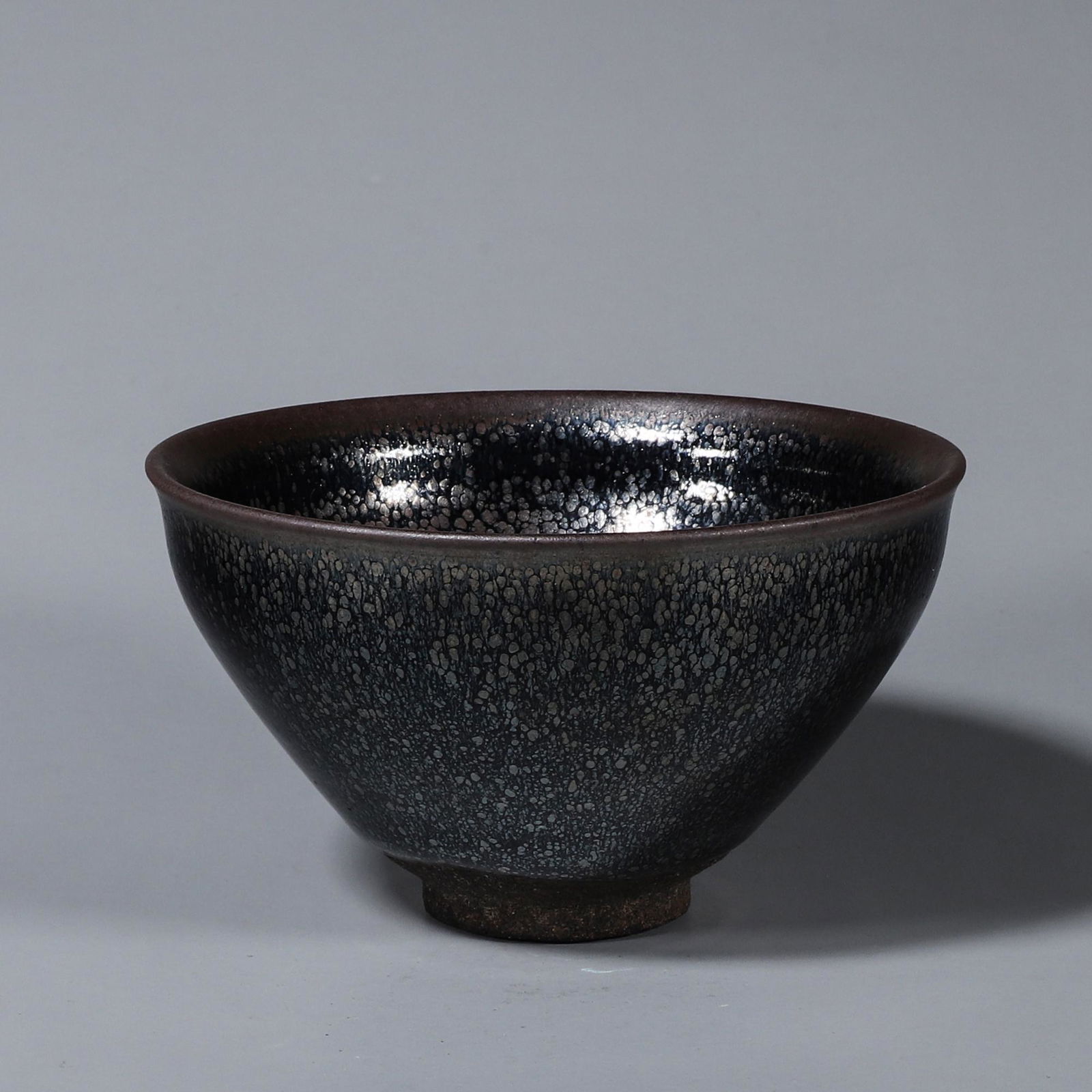 A Jian kiln porcelain hat-shaped cup (1 of 8)