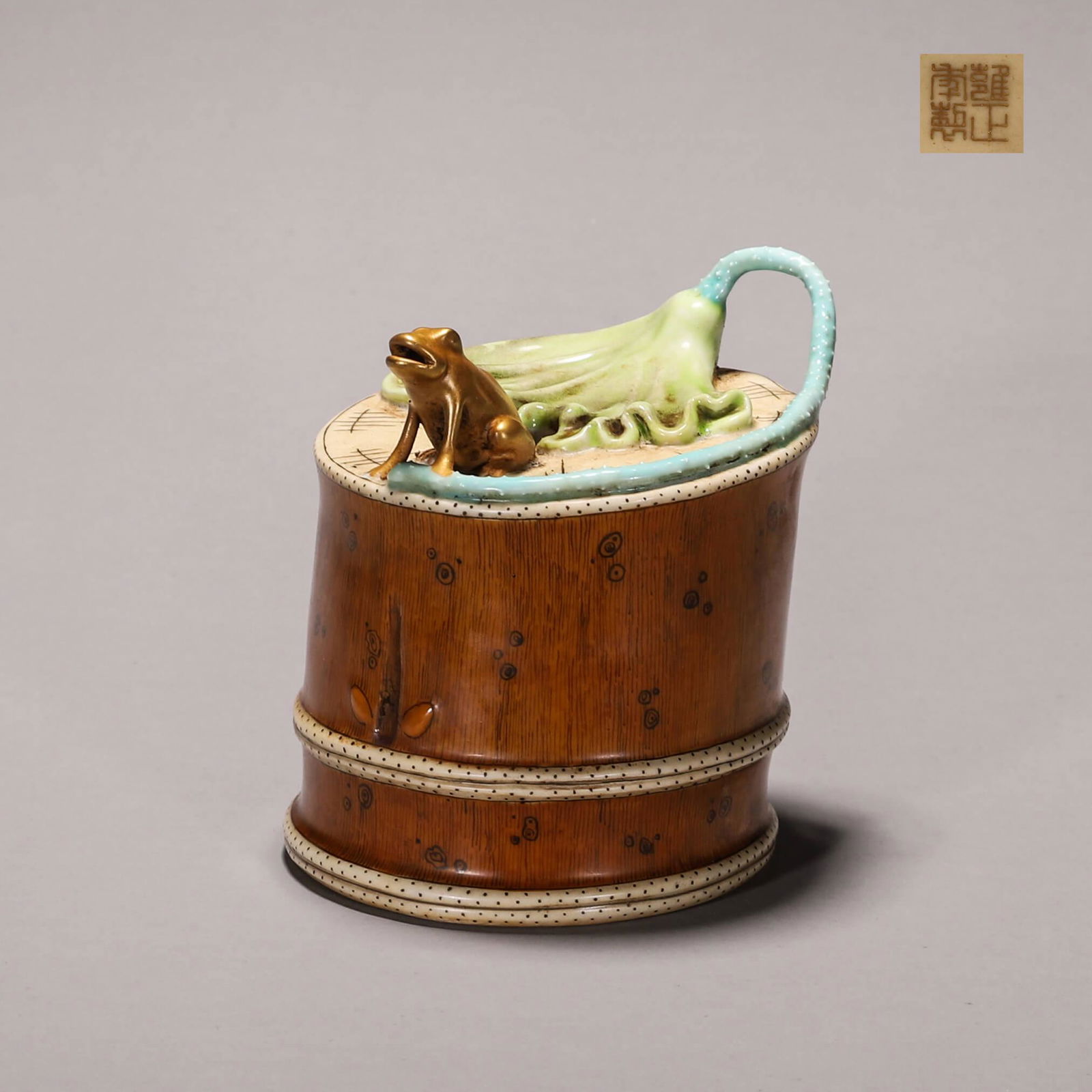 A porcelain paperweight (1 of 8)