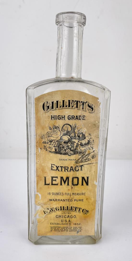 Gillett's High Grade Lemon Extract Bottle: Nice bottle with original label.