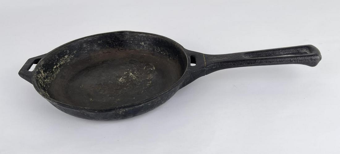 Griswold Hearthstone Cast Iron Skillet Pan: 7.75" size.
