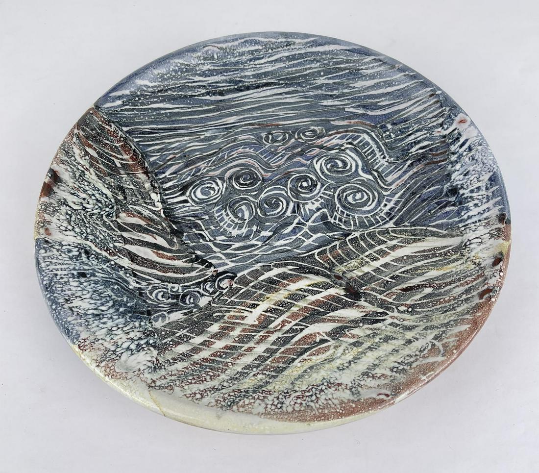 Gerry Williams Studio Pottery Plate Charger: 10" diameter.