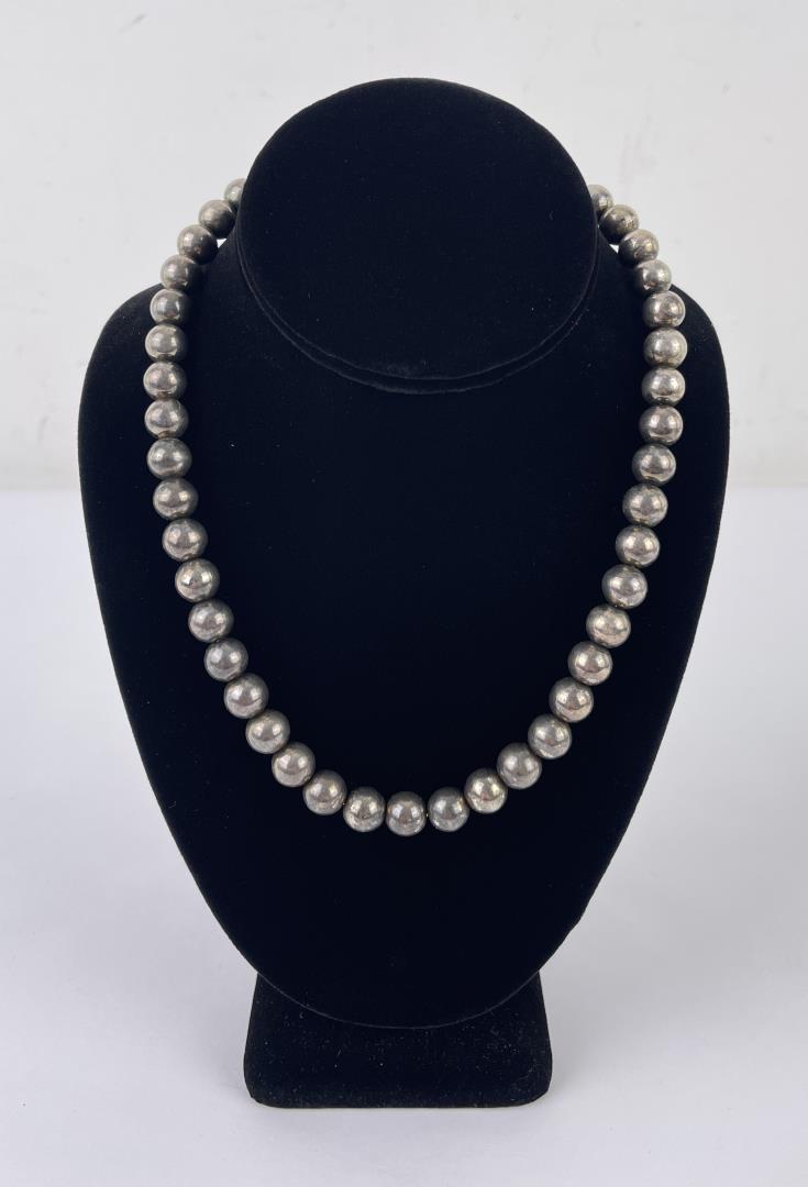 Navajo Sterling Silver Bench Bead Necklace (1 of 6)