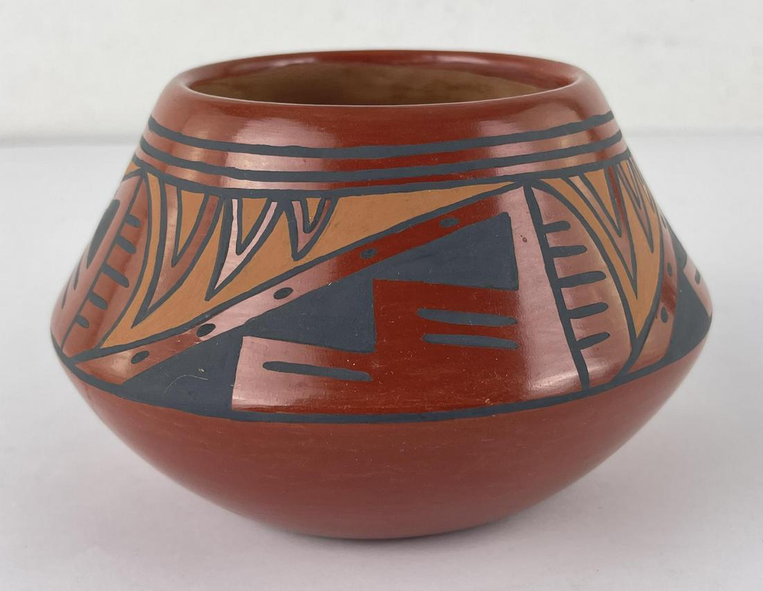 Minnie Vigil Santa Clara Pueblo Indian Pot Vase (1 of 9)