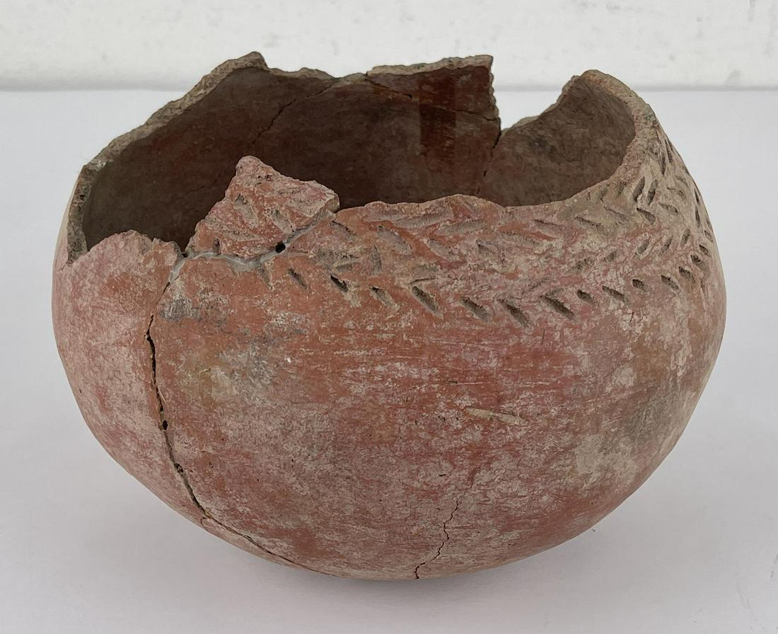 Ancient Mimbres Pottery Indian Pot Vessel (1 of 10)
