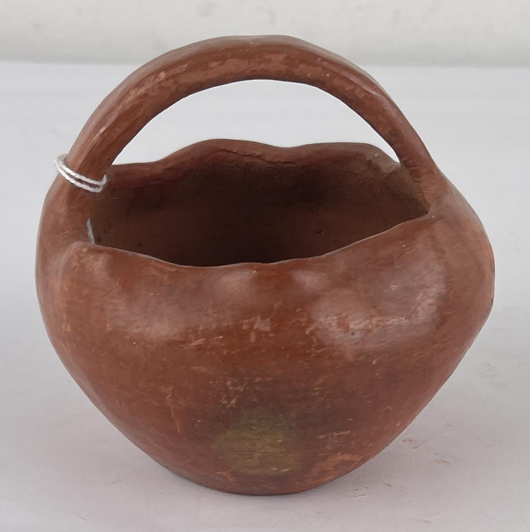 Maricopa Pueblo Handled Indian Pot (1 of 9)
