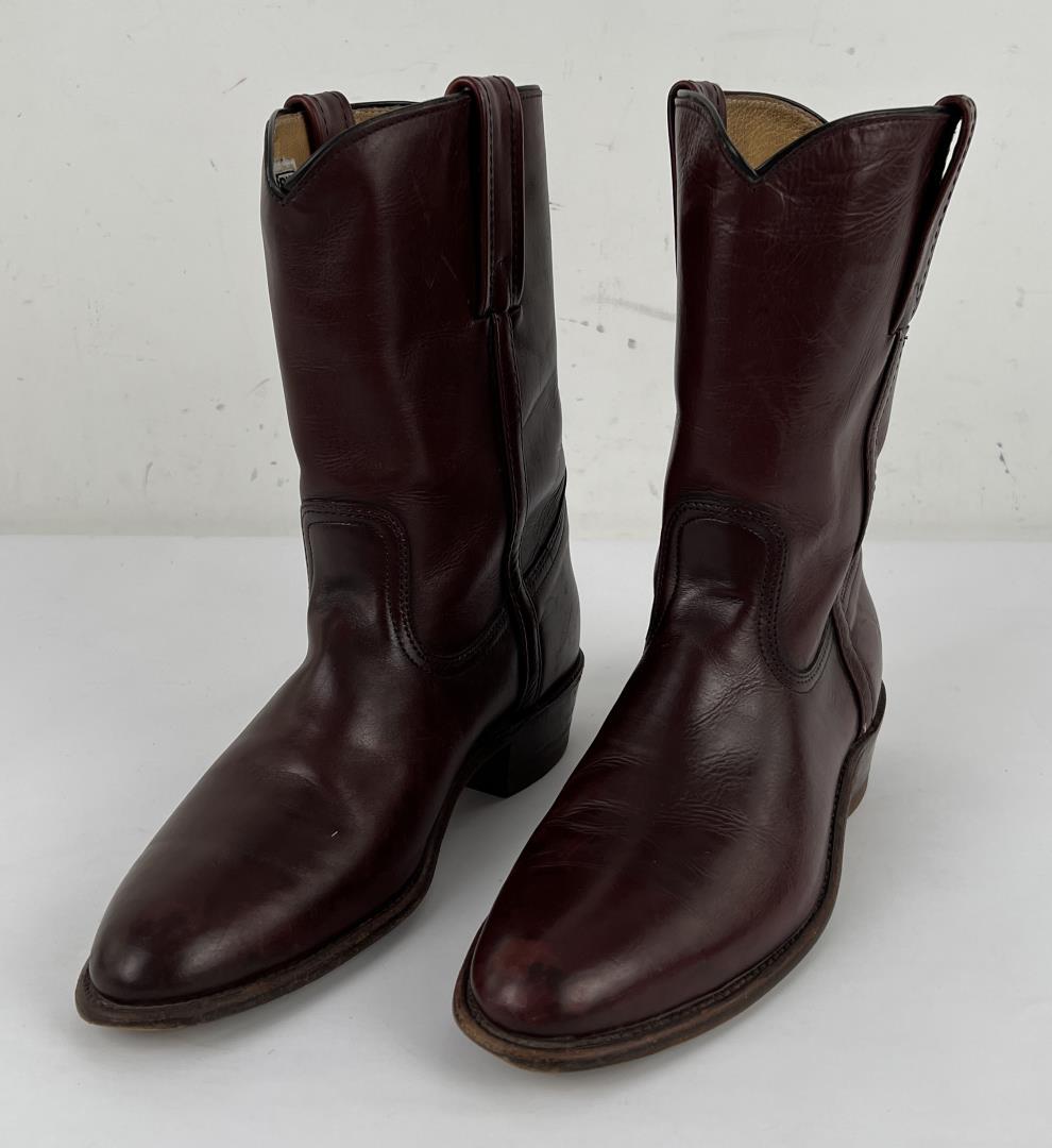 Frye Leather Cowboy Boots Size 10 D: Nice pair of boots.