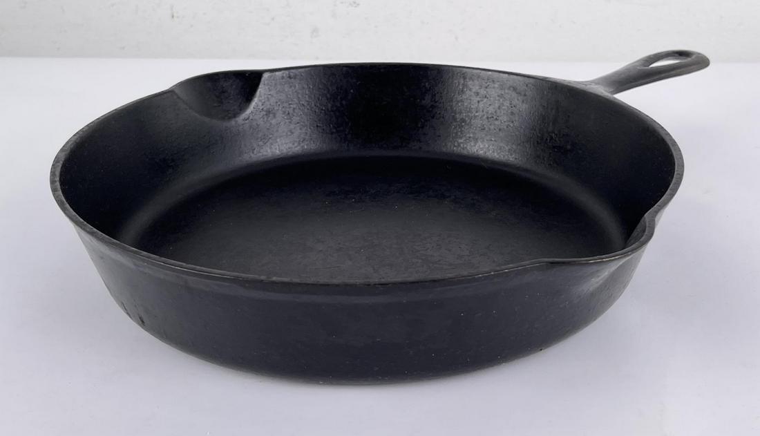 Griswold Slant Logo Cast Iron 9 Skillet Pan: 710 XI. Very nice pan.