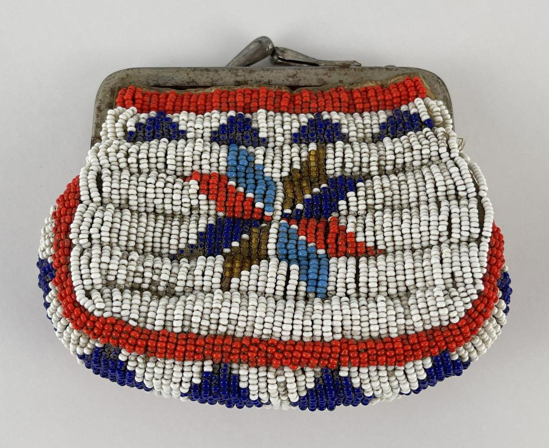 Cheyenne Native American Indian Beaded Purse (1 of 3)