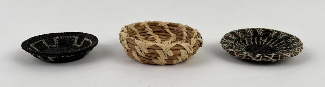 Miniature Native American Indian Baskets (1 of 6)