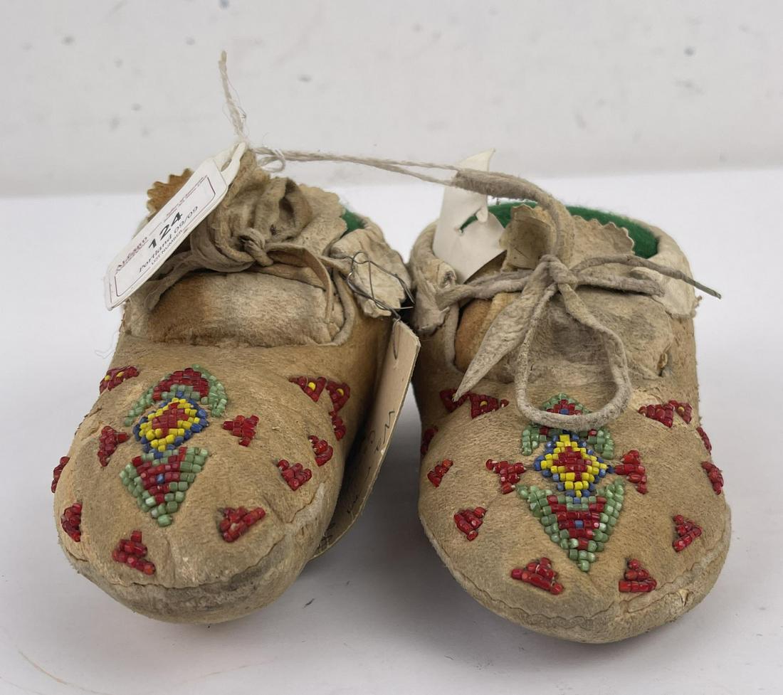 Warm Springs Native American Indian Moccasins (1 of 11)