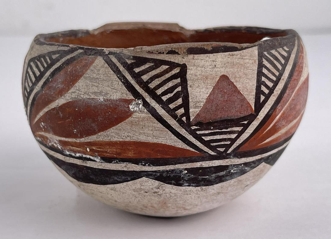 Isleta Pueblo Indian Pottery Bowl Pot: 2 1/2" tall, 4" diameter. Allard Auction Collection Inv: GIL