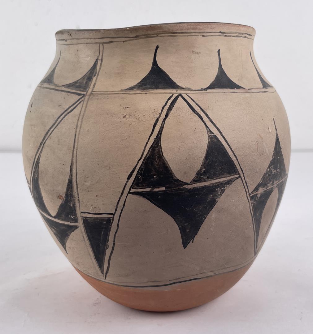 Antique Santo Domingo Pueblo Indian Pot (1 of 7)