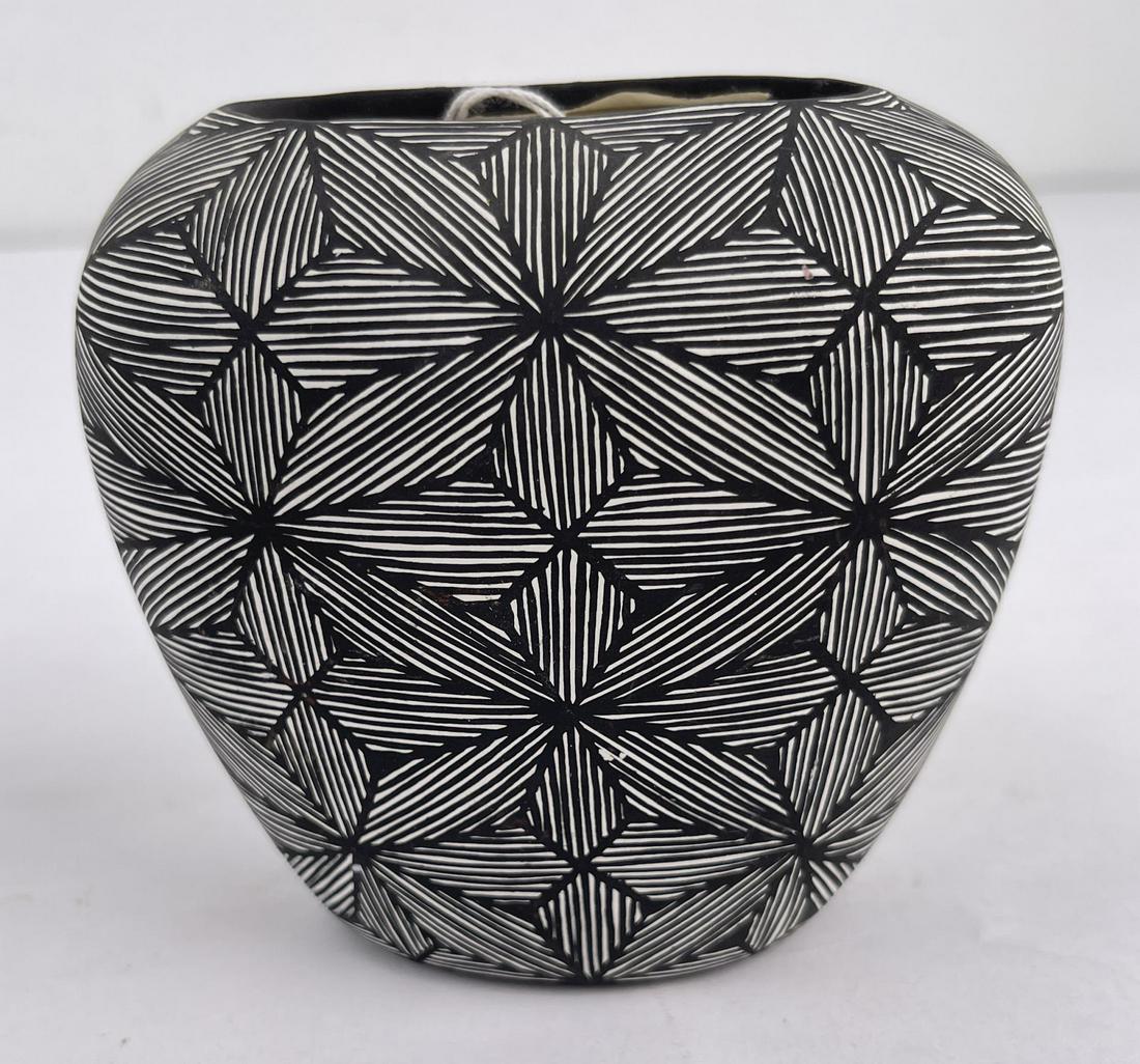 Acoma Pueblo Indian Pottery Pot Vase (1 of 6)