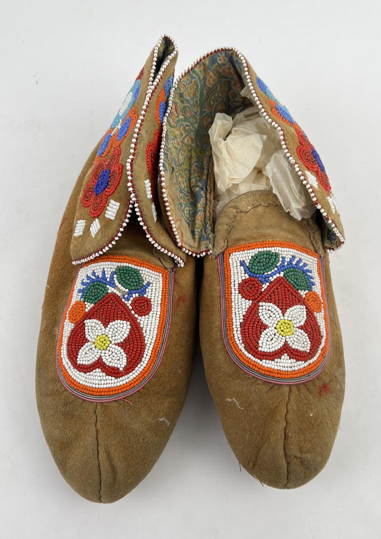 Cree Native American Indian Beaded Moccasins (1 of 7)
