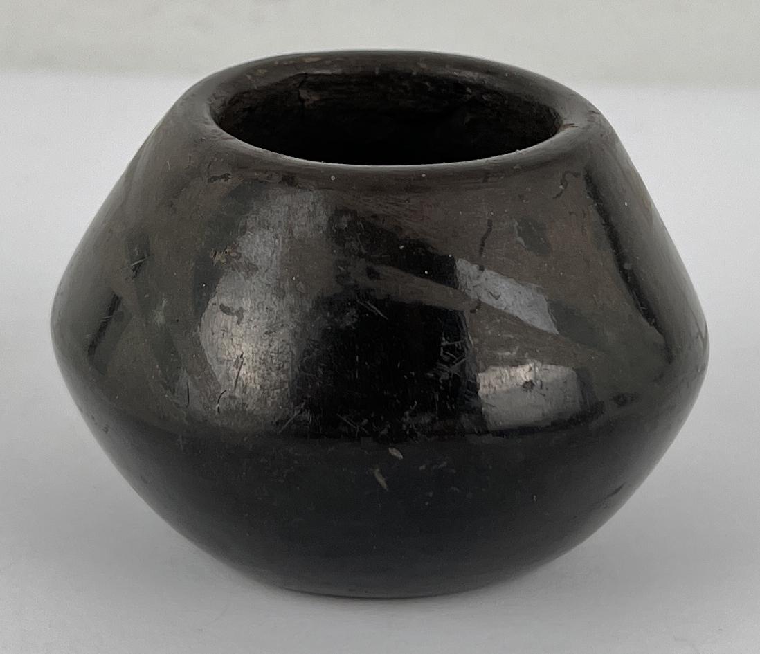 Maria Martinez San Ildefonso Pueblo Indian Pot (1 of 9)